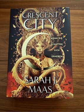 German edition Crescent City House of Flame and Shadow by Sarah J. Maas book